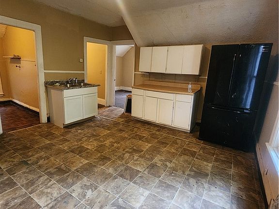 4th image of 2 Hollister St