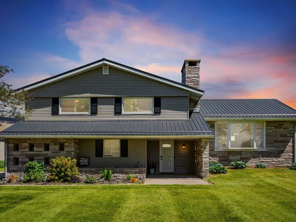 2087 102nd St, Edgewood, IA 52042