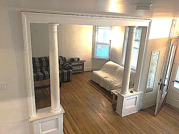 VIEW INTO THE IVING ROOM