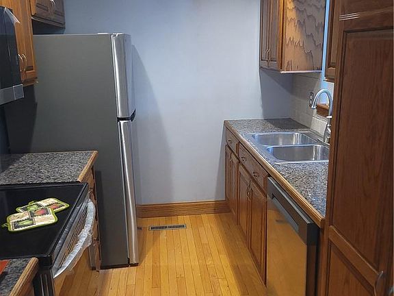 3rd image of 10933 Gillette St