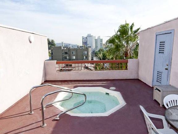 Rooftop Patio & Hot tub