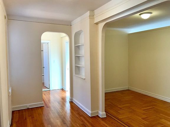 5th image of 4746 40th St APT 6G