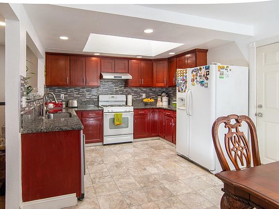 5th image of 1558 Mount Shasta Ave