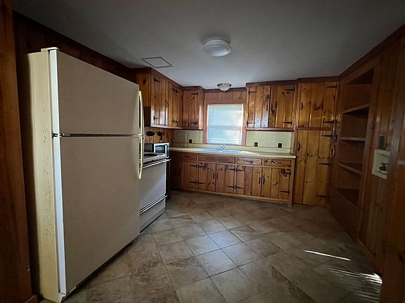 2nd image of 324 S Lake Dr