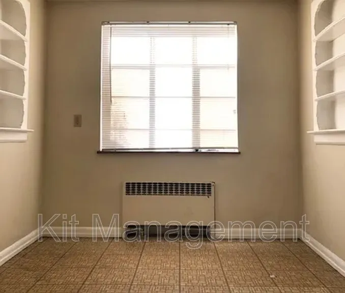 2535 W Bancroft St — Photo 7