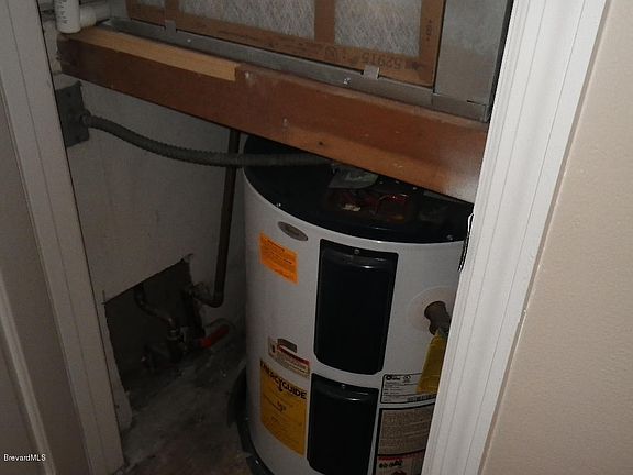 5th image of 1107 Country Club Dr #821