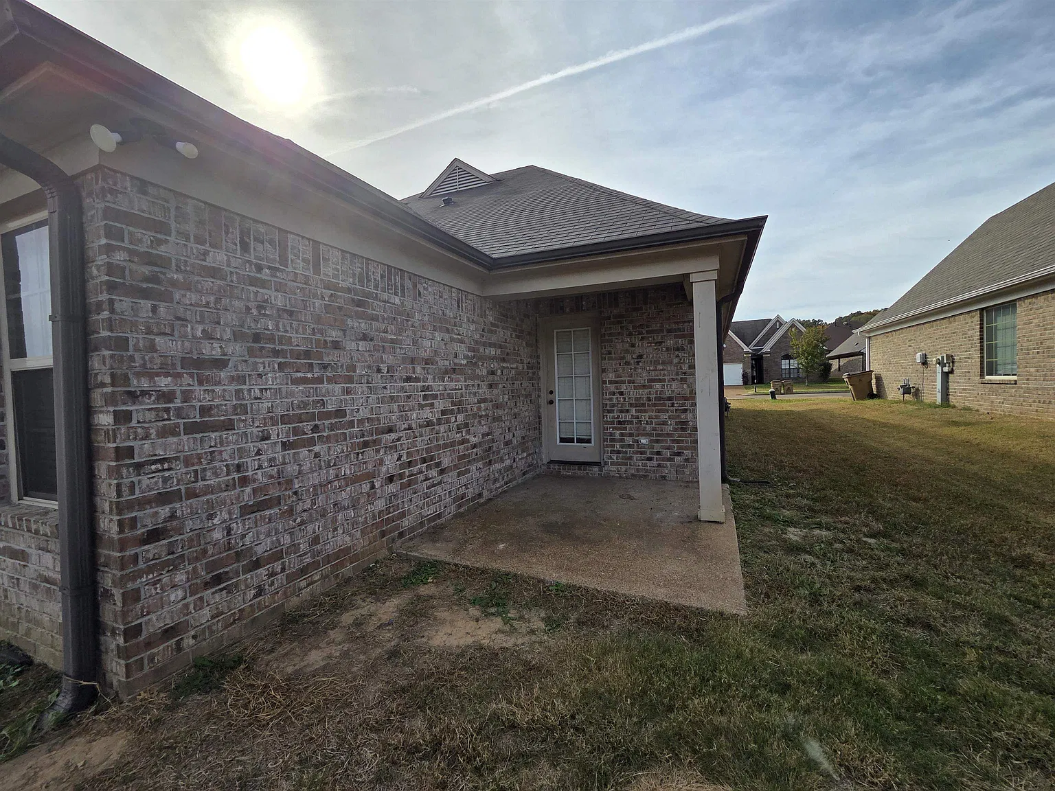 4 bed, 2.0 bath, 1717 sqft, $2,100 — Photo 2