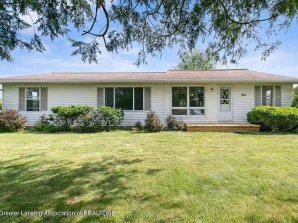 951 W Church Rd, Edmore, MI 48829