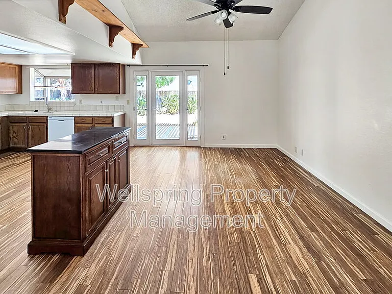 528 Heatherglen Dr — Photo 3