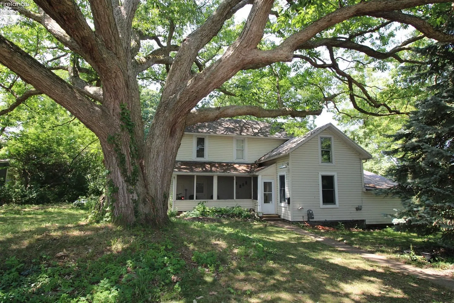 714 Peach Ave photo 1