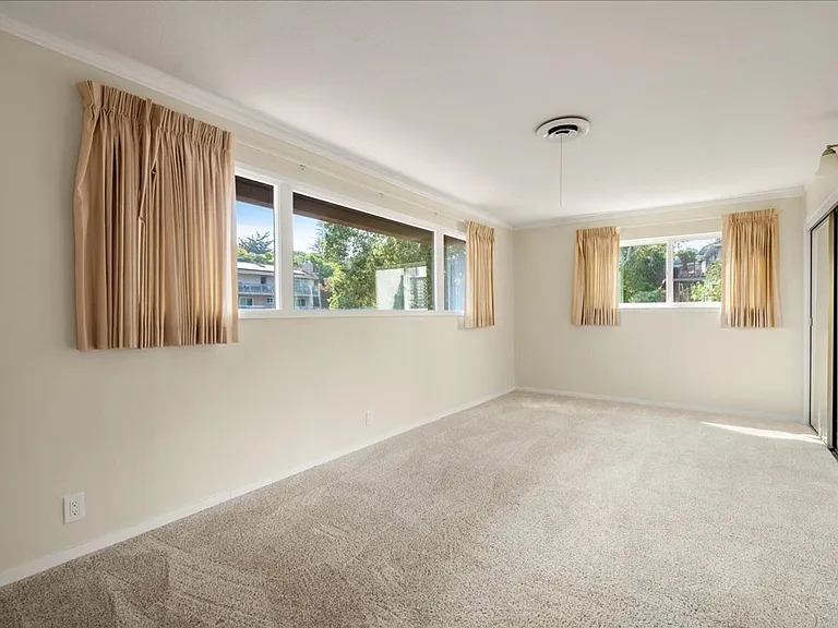 2209 Thurm Ave — Photo 16