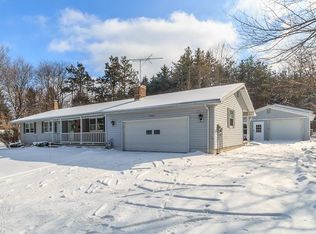 12365 Country Oaks Trl, Chardon, OH 44024