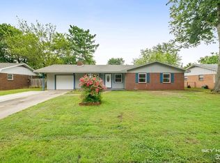924 W Bel Air Dr, Fayetteville, AR 72703