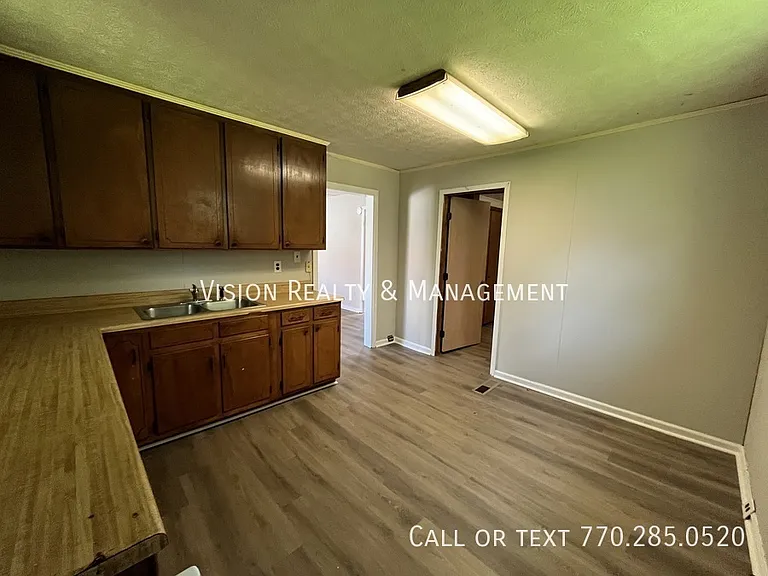 802 Williams St — Photo 8