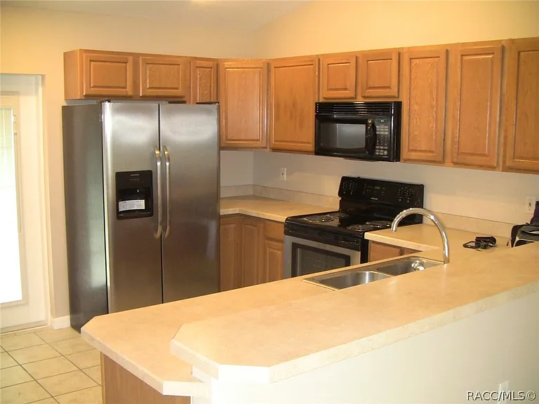 2507 W Oakland Ln — Photo 2