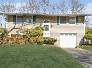 11 Stalker Ln, East Setauket, NY 11733