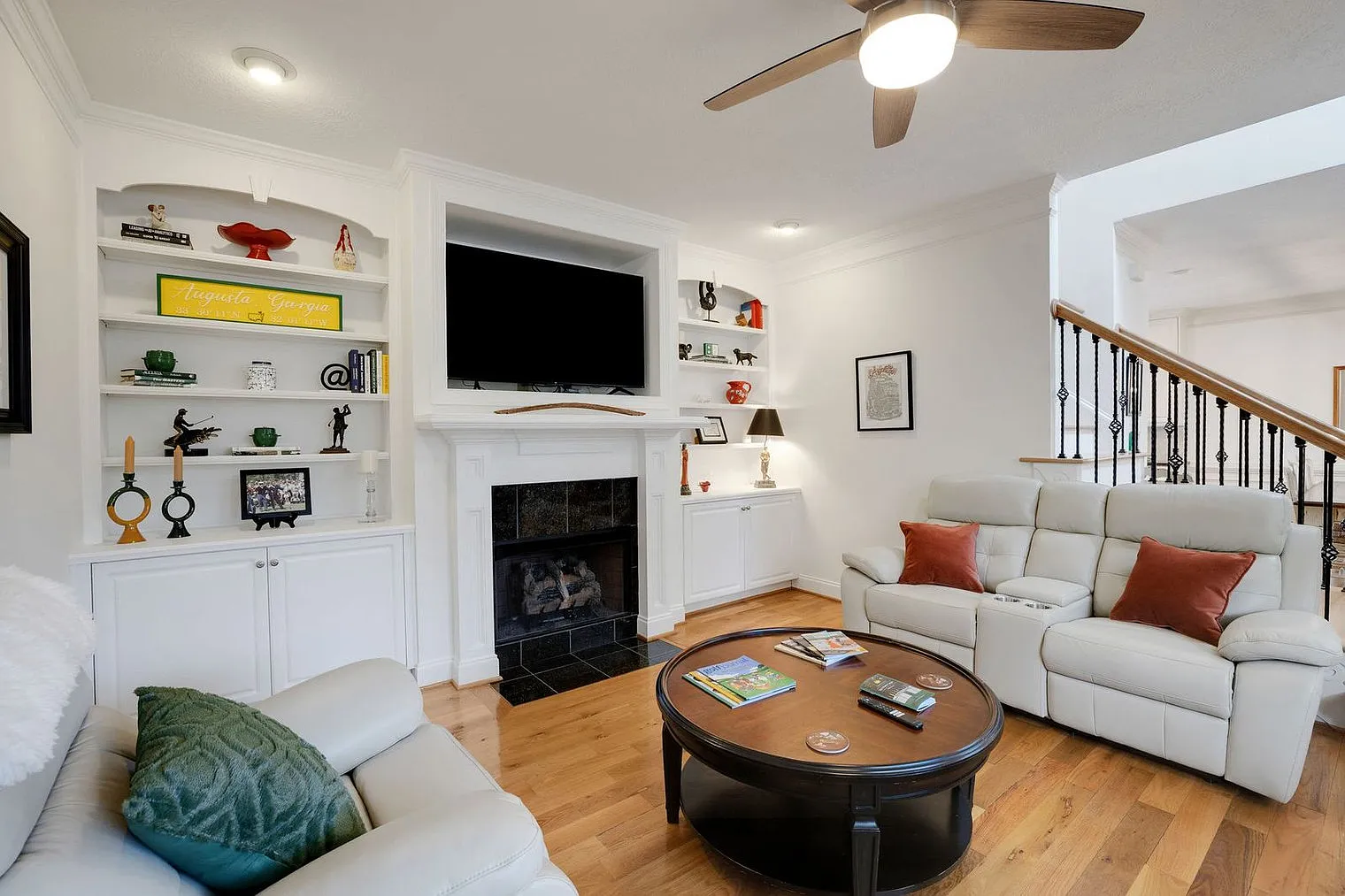 3 bed, 2.0 bath, 1819 sqft, $4,990 — Photo 4