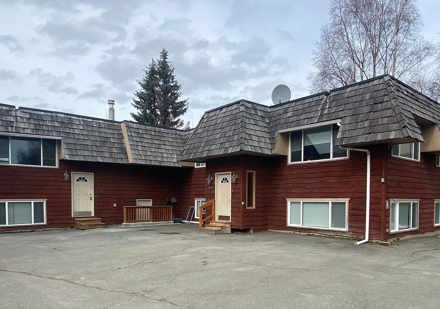 8521 Golden Street — Photo 2