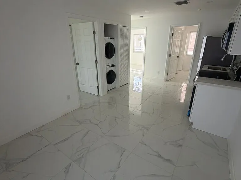 729 SW 3rd St — Photo 5
