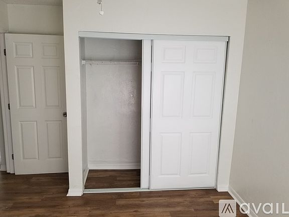 3rd image of 572 Foote Ct
