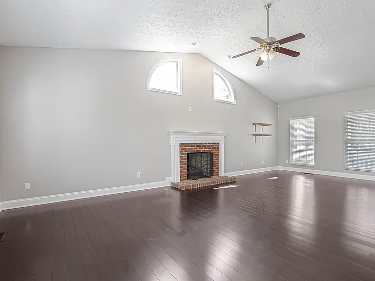 4392 Greensbury Dr — Photo 16