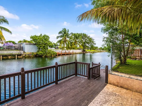 10981 SW 44th St, Miami, FL 33165