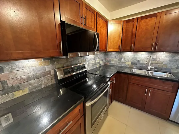 3520 Oaks Way APT 407, Pompano Beach, FL 33069