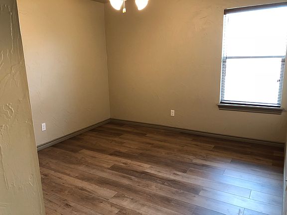 3rd image of 4806 Lakeshore Dr