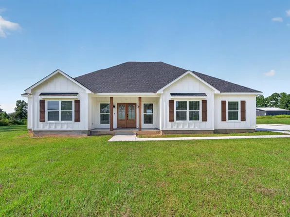 51 Raymond Dr, Broxton, GA 31519