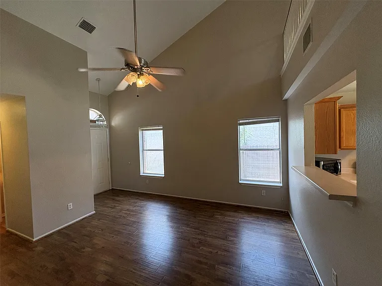 1008 Stacias Way — Photo 4
