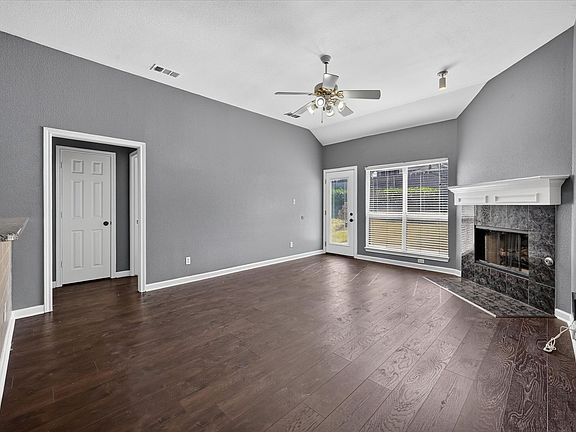2nd image of 2060 Kenny Ct