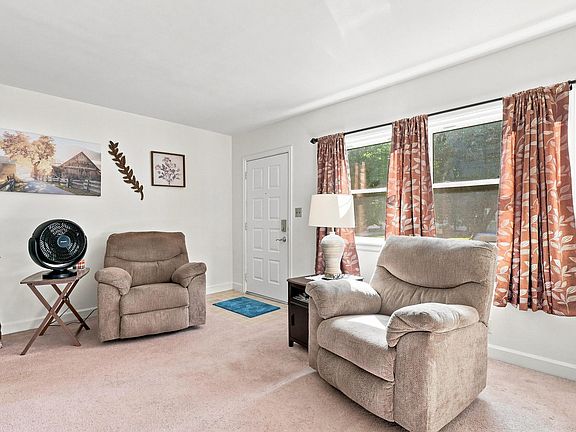 5th image of 30 Blackhawk Hills Ct