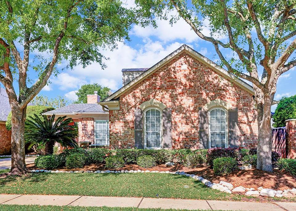1st image of 1526 Harness Oaks Ct