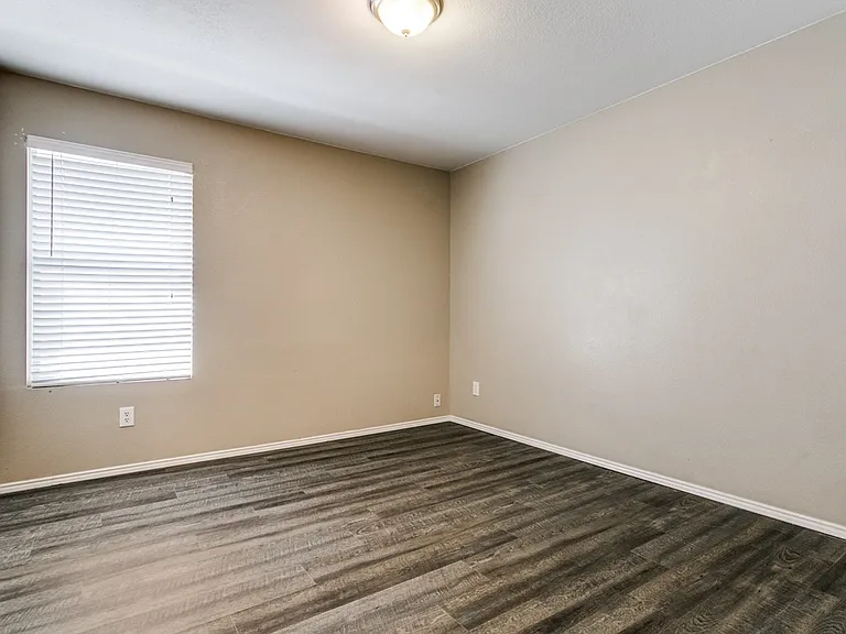 9608 Woodrow Wilson Dr — Photo 15