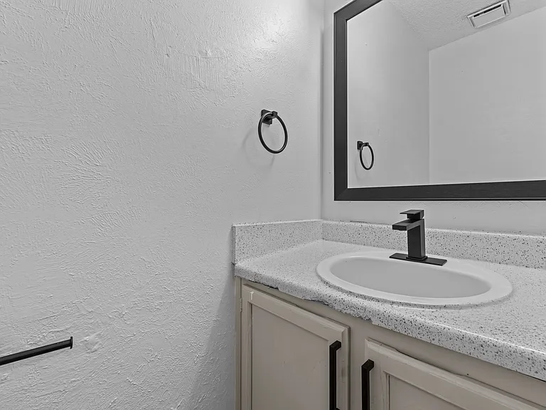 Little Creek Apartments — Photo 27