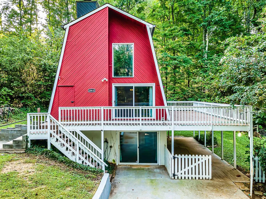 3 bed, 3.0 bath, 1985 sqft, $2,150 — Photo 1