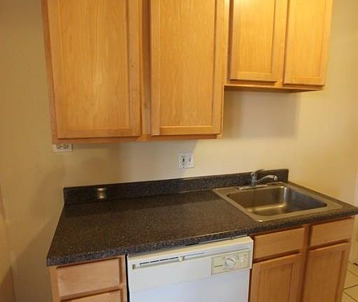 5th image of 1249 W Henderson St #C