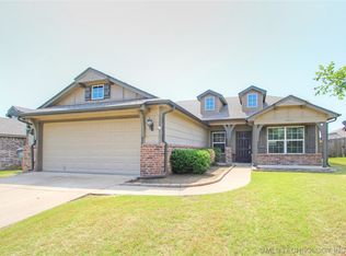 3912 W 104th Pl S, Jenks, OK 74037