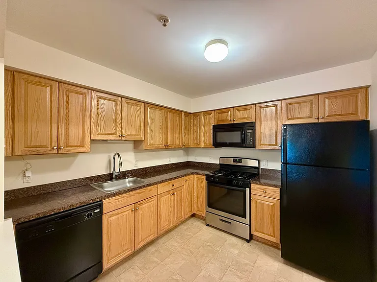 1315 Fernwood Ct — Photo 3