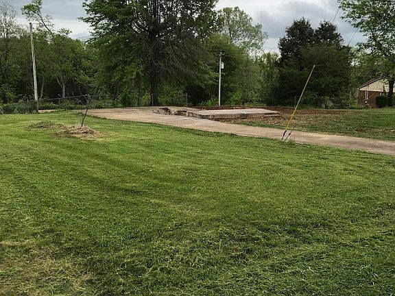 2nd image of 2406 Crestmore Dr