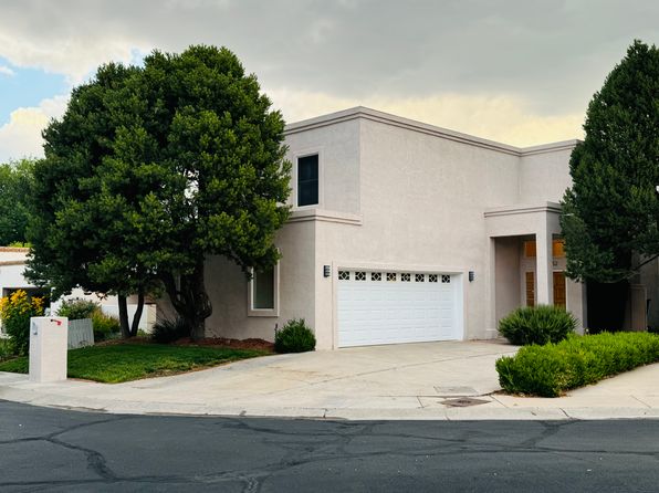 9752 Colonial Cir NE