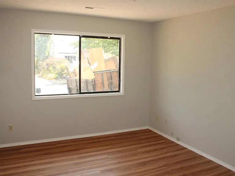6123 NE 14th Ave — Photo 6