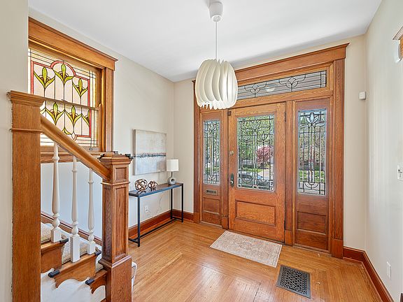 4th image of 3935 Forest Ave