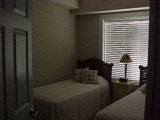 5th image of 100 OLDE TOWNE YACHT CLU #402