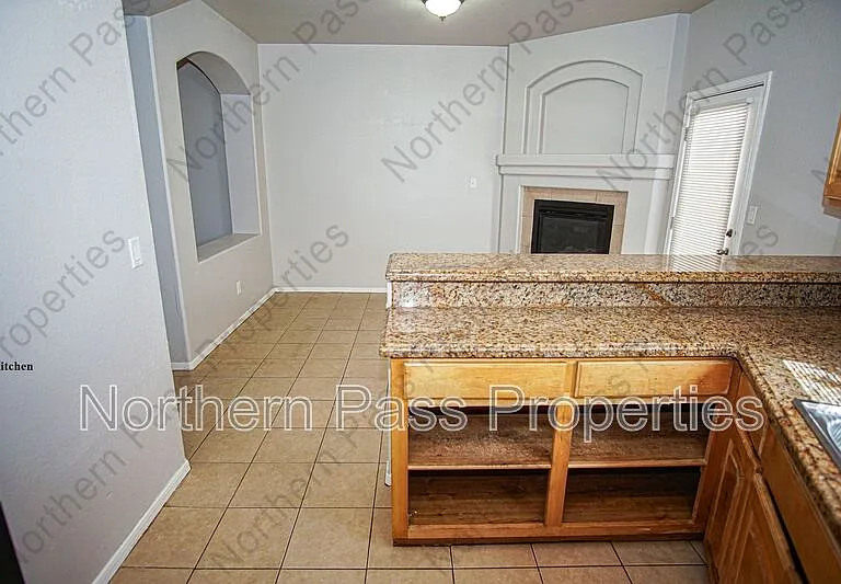 528 Green Village Ct #B — Photo 9