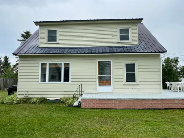 21 Edwards Street, Colebrook, NH 03576