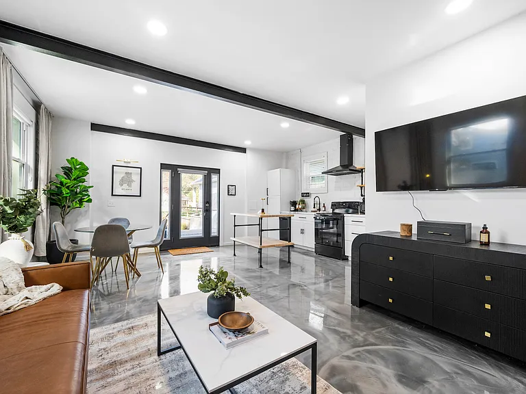 1826 Chapman Ave — Photo 38