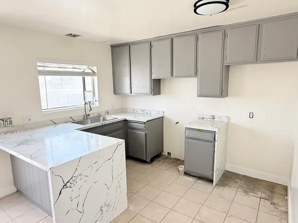 13237 Mohawk Rd APT B, Apple Valley, CA 92308