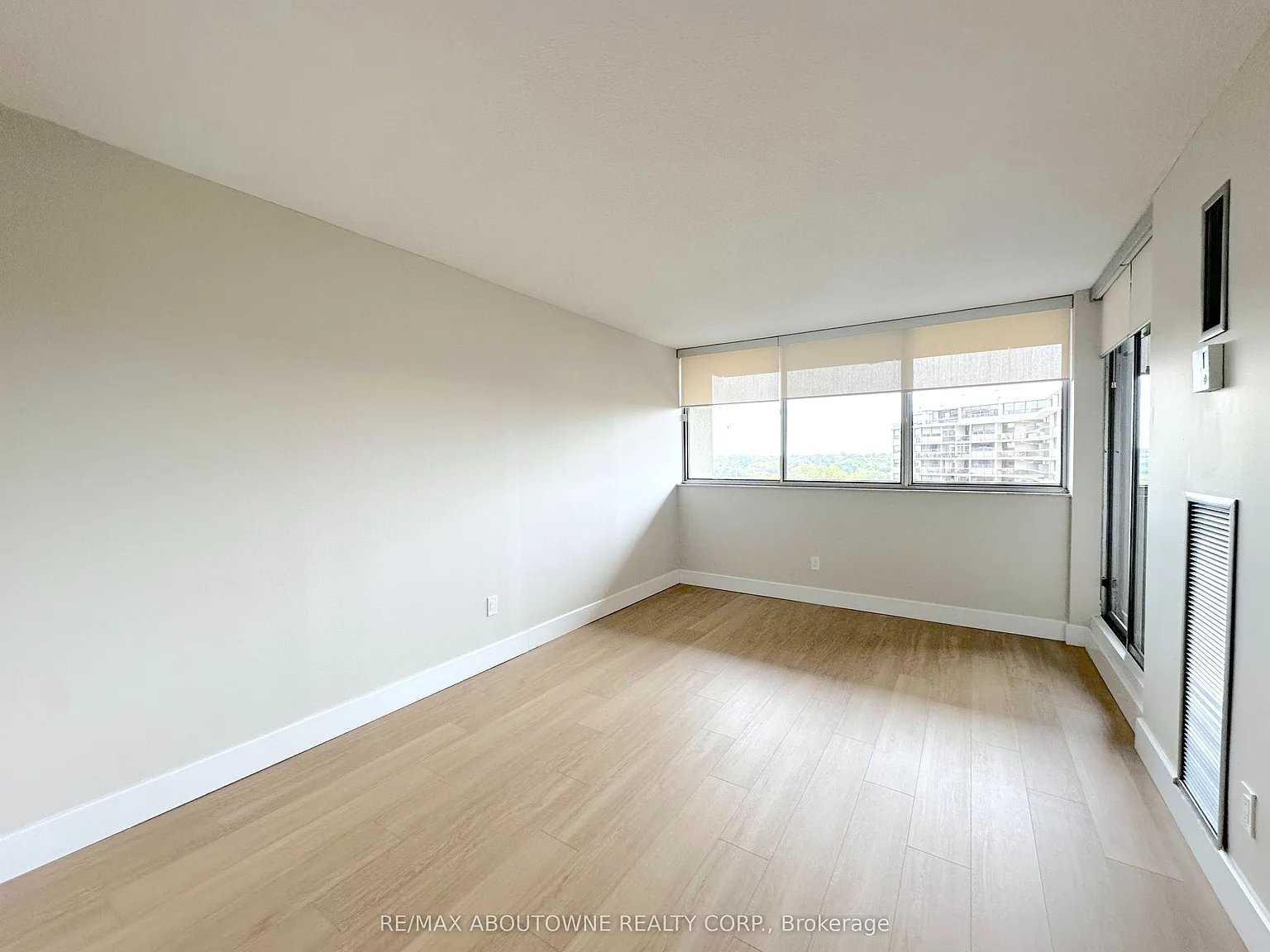 Royal Rose Apartments — Photo 4