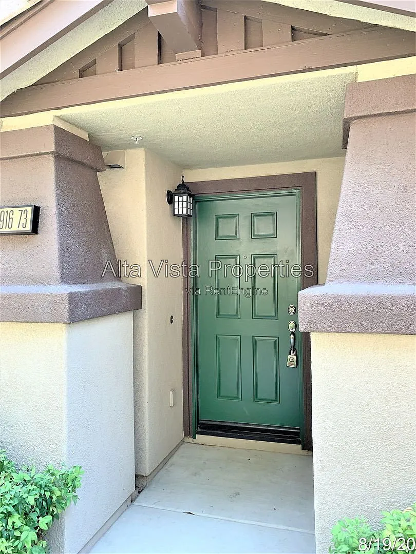 3 bed, 3.5 bath, 1460 sqft, $3,795 — Photo 2